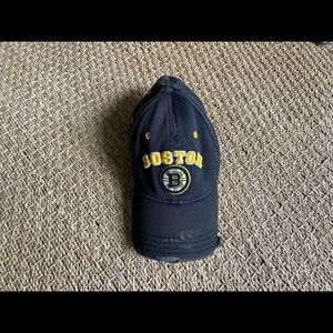 New Era Boston Bruins Hat frayed M/L
